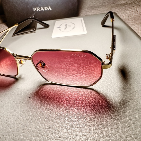 PRADA PR A51S 5AK4OC Gold Pink
Gradient Red 58 mm Women's Sunglasses - Picture 1 of 8
